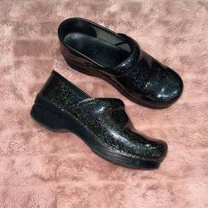 dansko nursing clogs